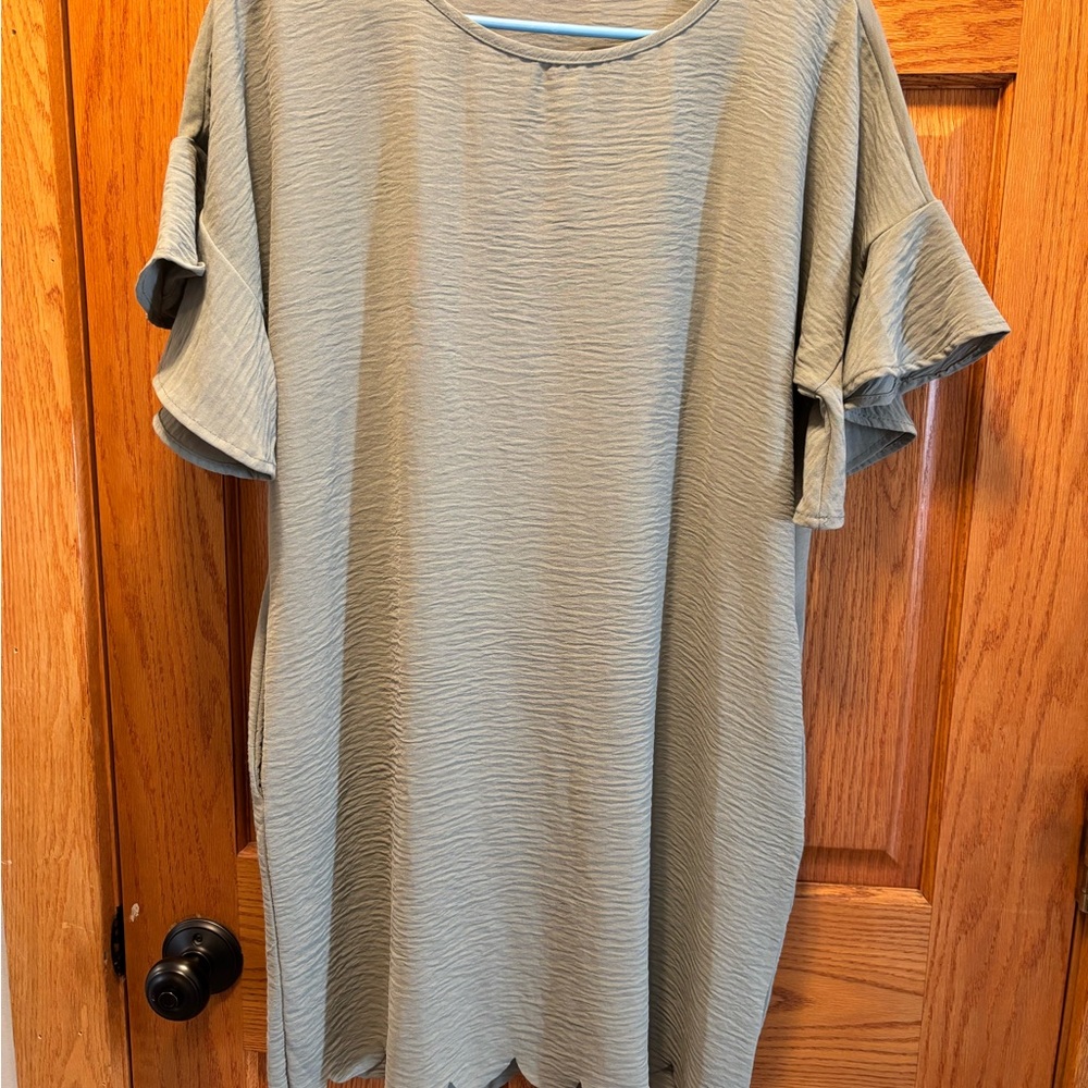 Women’s green scallop dress with flutter sleeves